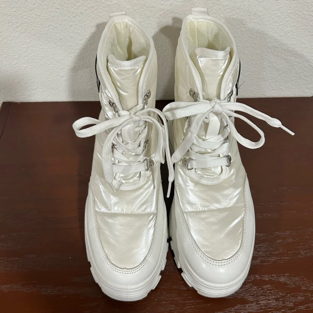BEBE Jadah Y2K Lug Sole Puffer High Top Sneaker / Boots Size 9.5